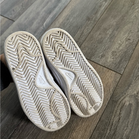 Nike White Velcro Strap Sneakers - Picture 5 of 6